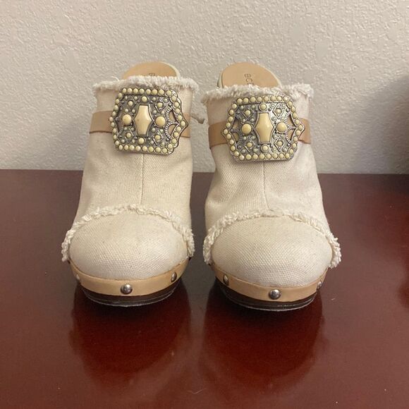 - BCBGeneration Women's Davis Clog Cream Canvas 10B - Picture 1 of 6